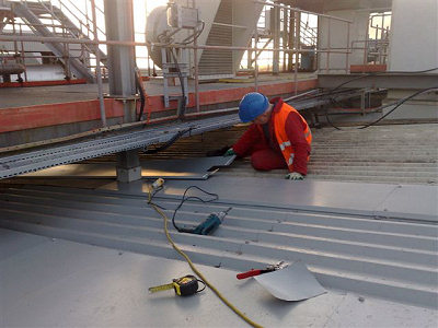 Amec Industrial Division. Milford Energy Ltd, Red Dragon Power Station, Milford Haven, Pembrokeshire, Wales. Turbine Hall Roof